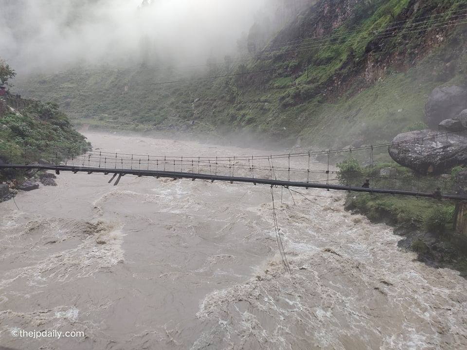 सेती नदी लगायतका खोलामा पानी बहाब खतराको तह पार गर्दै